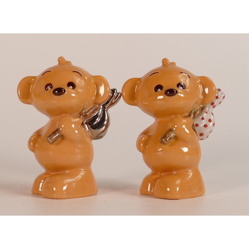 26 - Two Wade Gingie bears in different colourways. Both marked with the initials KIM to base. Height 7.5... 