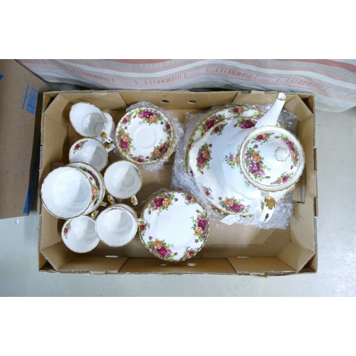 765 - Royal Albert Old Country Roses dinner & tea set comprising - tea pot, sugar bowl & milk jug,  6 x 26... 