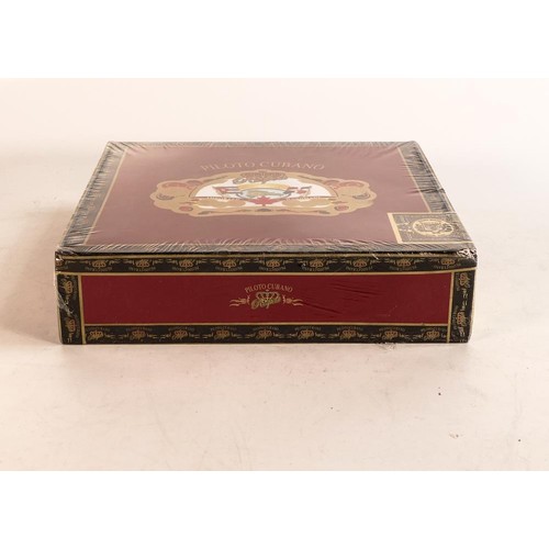 1899 - Piloto Cubano Churchill hand made cigars (Dominican Republic), 7 in x 50 ring gauge, 1 sealed box of... 