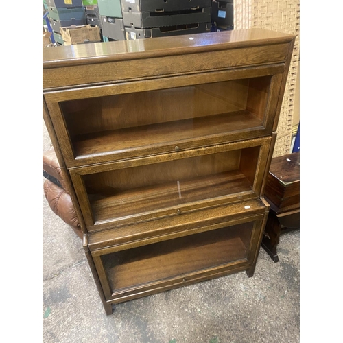 592 - Globe Wernicke Style Oak Bookcase 87cm W x 128cm H, 25cm D