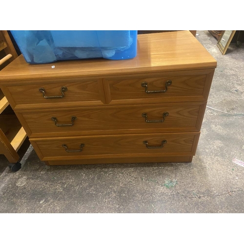 593 - G plan mid century light oak chest of 2 over 2 drawers (64cm H x 46cm D x 90cm W) together with matc... 