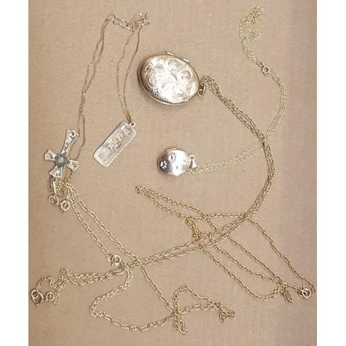 606 - 5 x 9ct Gold Necklaces 2 with locket pendants, 1 with 9ct gold cross and one with rectangular pendan... 