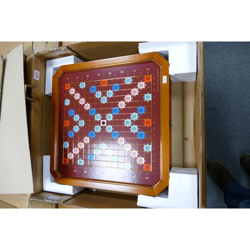 431 - Franklin Mint - 'The Classic Collector's Edition' deluxe Scrabble board, the pieces plated in 22ct, ... 