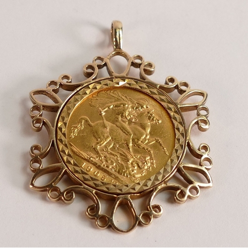 736 - Gold Full Sovereign dated 1905 in 9ct gold ornate mount, 13.6g.