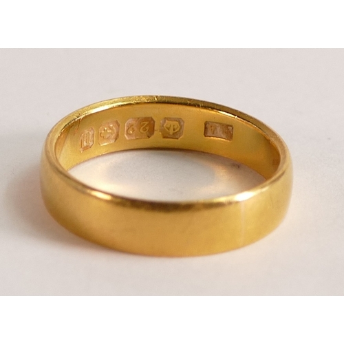 737 - 22ct gold wedding ring, size K, 4.2g.