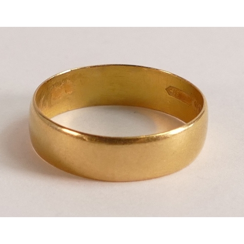 738 - 22ct gold wedding ring, size O, 3.6g.