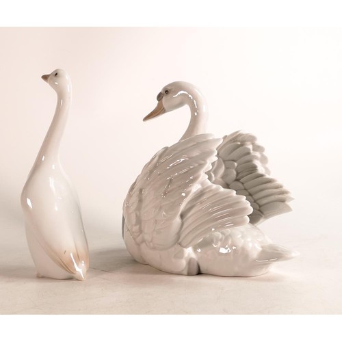 63 - Boxed Lladro Goose 010.08040 and Cisne Alas Abiertas 5.231