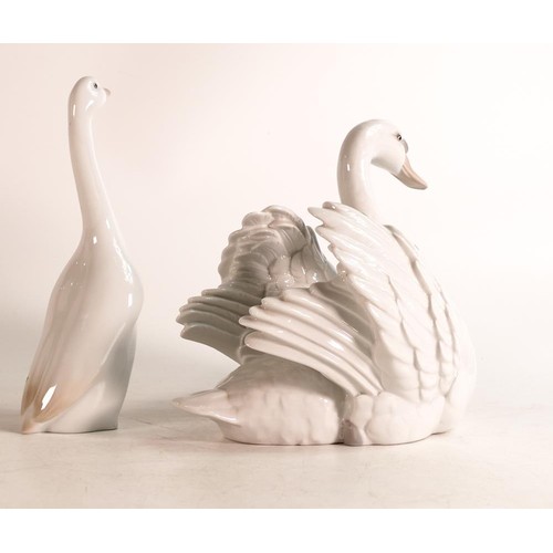 63 - Boxed Lladro Goose 010.08040 and Cisne Alas Abiertas 5.231