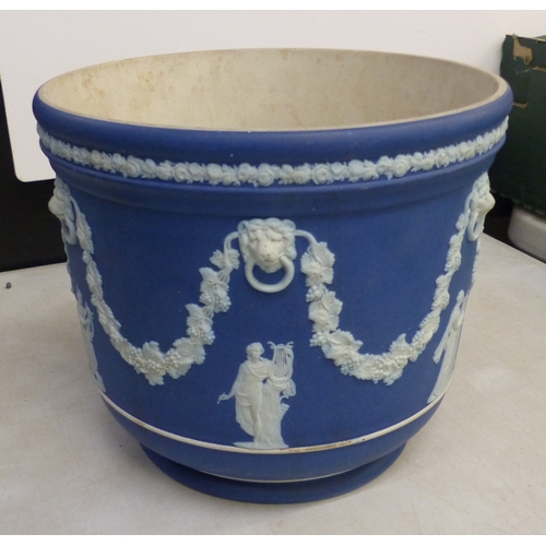 357 - Large Wedgwood Blue dip planter with lion masks and garlands in bas-relief 20cm height