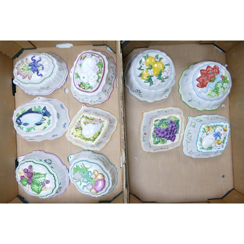 24 - A collection of Franklin Mint Decorative Le Cordon Bleu Jelly Mould Wall Plaques(2 trays)