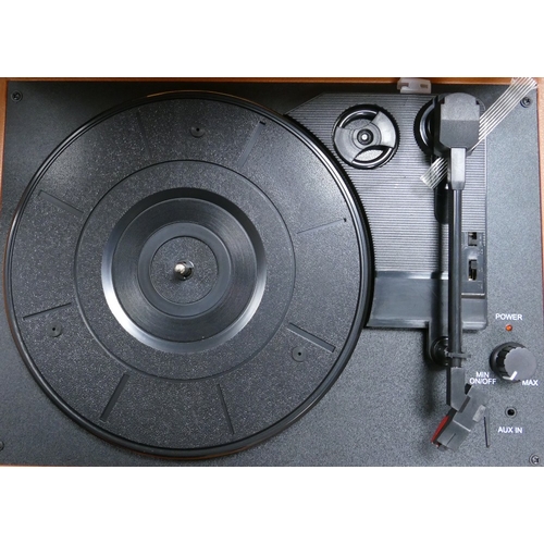 3 - Maxtek Audio Boxed Vintage Style Suitcase Turntable.