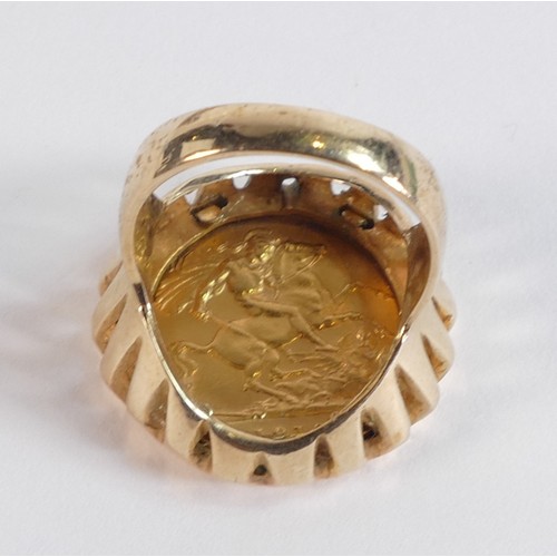 728 - HALF Sovereign 1913, set in 9ct gold ring mount.  Ring size O, gross weight 10.36g.