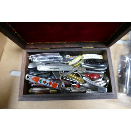 681 - A large collection of pen knives and other similar items to include advertising pen knives together ... 