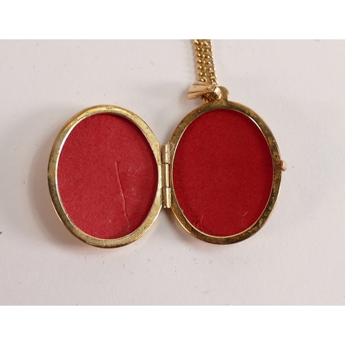 704 - 9ct gold oval locket and chain, 4g.