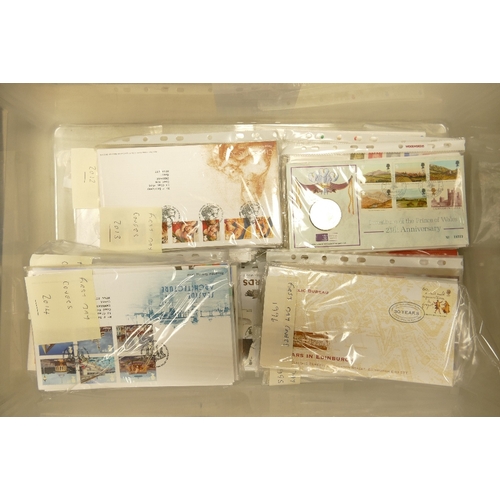 718 - A large collection of Royal Mail First Day Covers from 1970s, 1980s, 1990s, 2004, 2011, 2008, etc (2... 