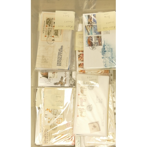 718 - A large collection of Royal Mail First Day Covers from 1970s, 1980s, 1990s, 2004, 2011, 2008, etc (2... 