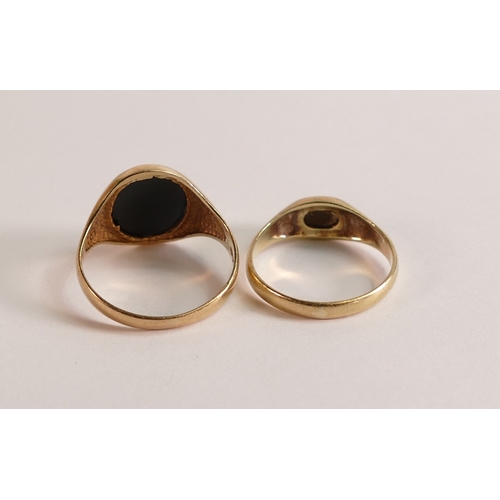 736 - Two 9ct gold signet rings set with Onyx stones, sizes L & N, 4.2g. (2)