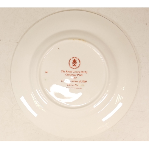 220 - Limited edition Royal Crown Derby Christmas plate, 1112/2000, boxed, with cert