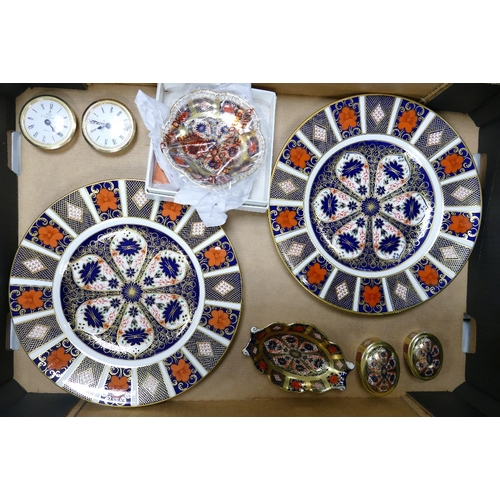 404 - A collection of Royal Crown Derby Old Imari 1128 to include dinner plates (diameter 27.5cm, one unma... 