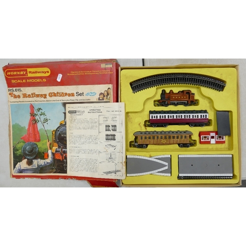 327 - Hornby Railways Scale Models RS.615 The Railway Children Set. Playworn with damage and losses to box... 