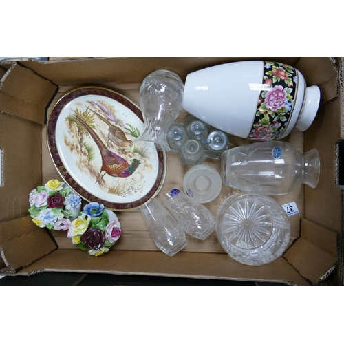 514 - A mixed collection of items to include 2nds Wedgwood Clio patterned vase, cut glass items, oval plat... 