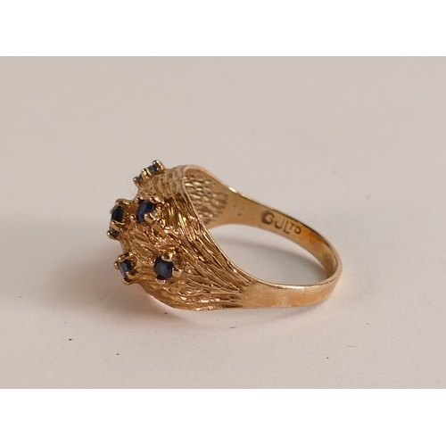 795 - 9ct gold ladies ring set with blue stones, size J, 2.7g.