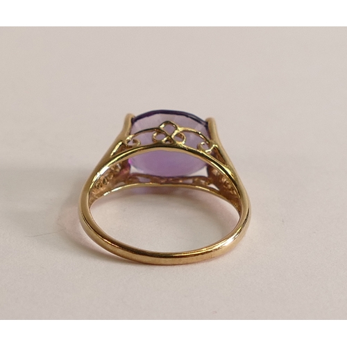 800 - 9ct gold ladies dress ring set with oval purple stone, size K, 2.1g.