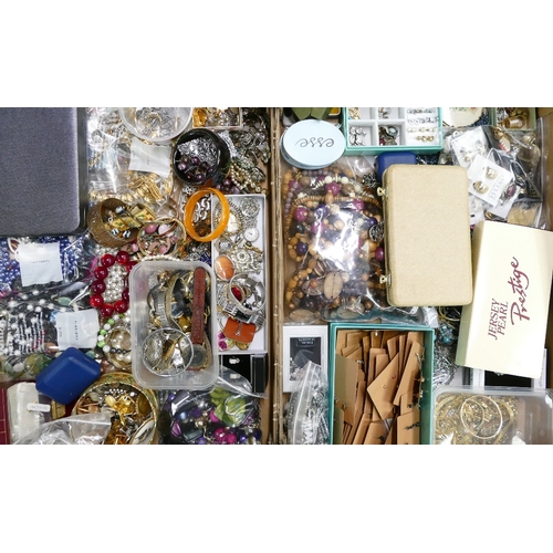 810 - A large quantity of Ladies costume jewellery, some vintage and some new and unworn, including watche... 