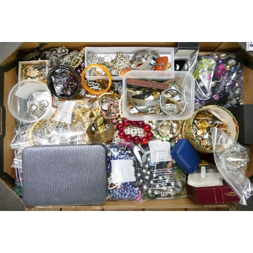 810 - A large quantity of Ladies costume jewellery, some vintage and some new and unworn, including watche... 