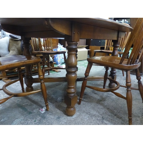 584 - Oval Oak extending dining table together with 4 matching spindle back Windsor dining chairs & two ma... 