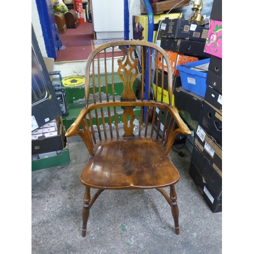 584 - Oval Oak extending dining table together with 4 matching spindle back Windsor dining chairs & two ma... 