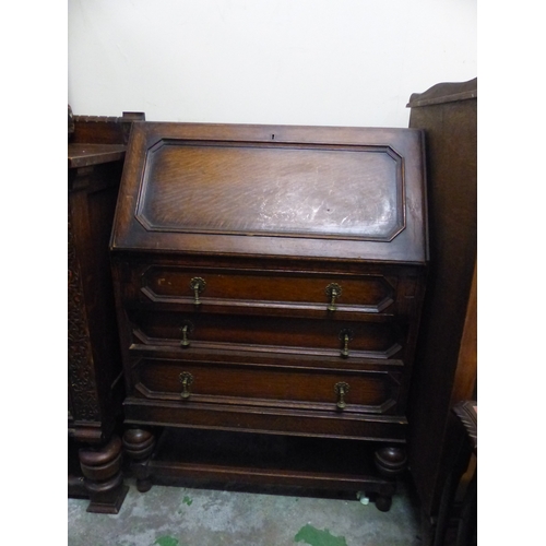 592 - 1920s Solid Oak Bureau 105cm H x 75.5cm W