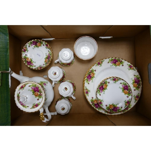 613 - A collection of Royal Albert Old Country Rose Patterned items including 6 x dinner Plates, 4 side pl... 