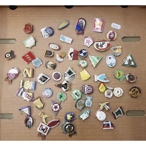 492 - A collection of 60+ Speedway badges (1 tray).