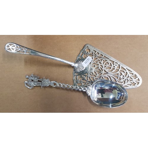 560 - Hallmarked Sterling silver cake slice together with a Sterling silver spoon, total weight 181.4g (2)