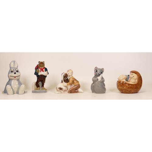 381 - Wade figures to include Welcome Home, Newark 1998 frog, Arthur Hare, Felicity Squirrel and Holly Hed... 