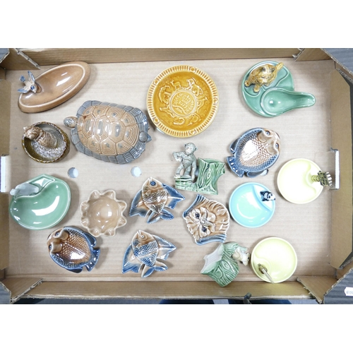 28 - A collection of Wade to include large tortoise lidded trinket dish, fish pin dishes, dog pin dishes,... 