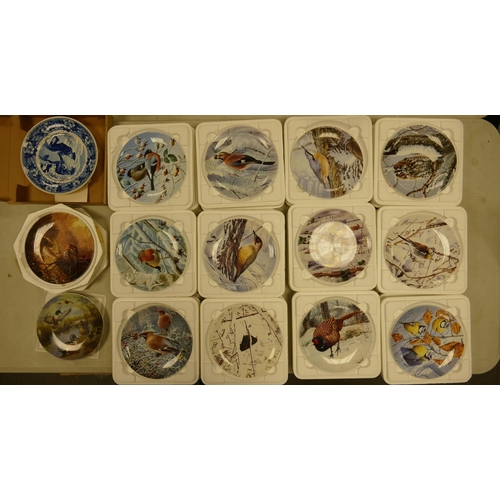 48 - A large collection of decorative wall plates to include Wedgwood Helping Hands, Danbury Mint Frosty ... 