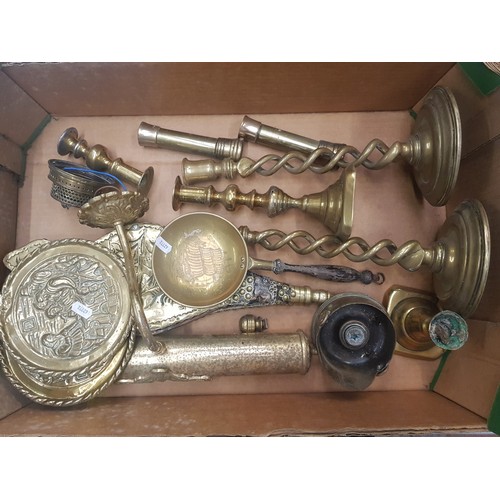 6 - A mixed collection of brass ware to include candlestick holders, wall mounting picture light, brass ... 
