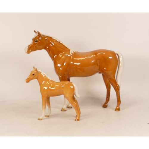 314 - Beswick Palomino Thoroughbred Stallion 1772 and Thoroughbred foal 1813 (2)