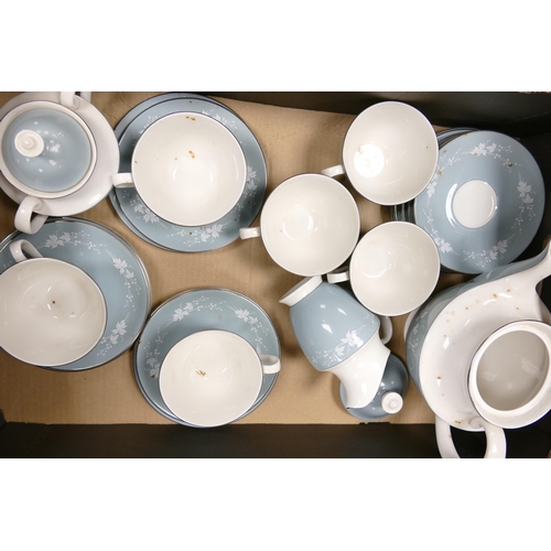 93 - Royal Doulton Reflection tea ware to include lidded sugar bowl, tea pot, 6 saucers, 6 side plates 6 ... 