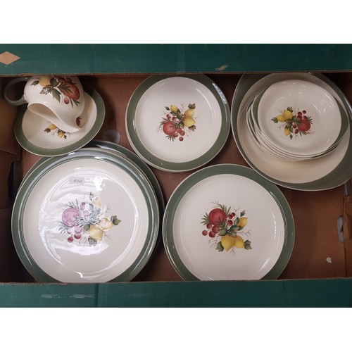 91 - Wedgwood Covent Garden pattern dinner ware items to include plates, salad plates, side plates, desse... 