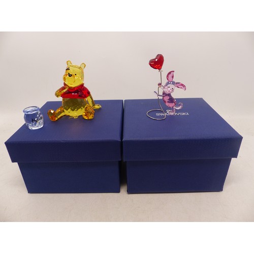 114 - Swarovski Crystal Disney Figures 'Winnie The Pooh' with Honey jar together with Piglet figurine (2) ... 
