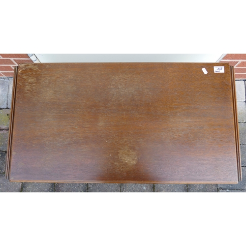 646G - A Drop Leaf Coffee Table on Box Stretcher. Height: 52.5cm Length: 88.5cm Depth: 46cm