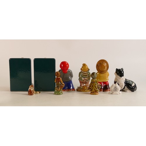 12 - A good collection of Wade figures to include Gnome bookends with another single Gnome figure, Factor... 