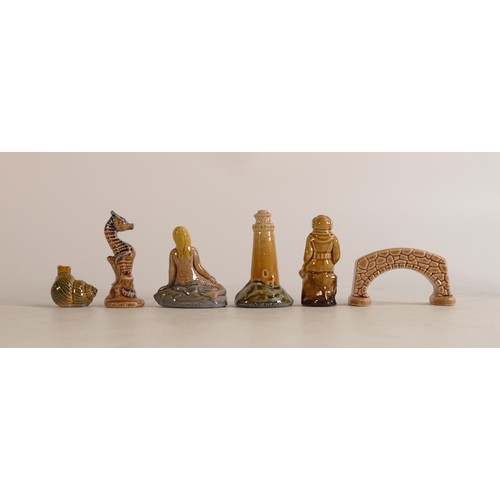 51 - Wade Aquarium Set. Produced for King Aquariums Ltd 1976-1980. Comprising Mermaid, Diver, Lighthouse,... 