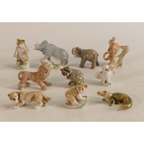 70 - A collection of Wade First Whimsies to include Set 4 African Jungle animals and Set 9 North American... 