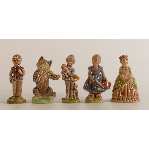 78 - A collection of Wade figures from the Nursery Rhymes Set to include sets 1, 2, 4 and 4 (20)