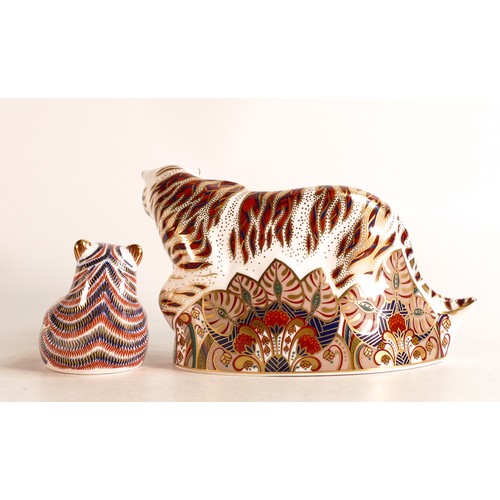 257 - Royal Crown Derby paperweight, Bengal tiger and tiger cub. Gold stopper, boxed (2)