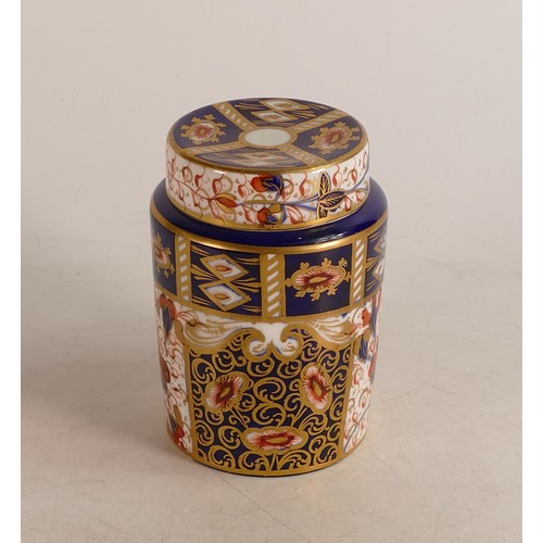 379 - Davenport Imari tea caddy with lid. Height: 11.2cm